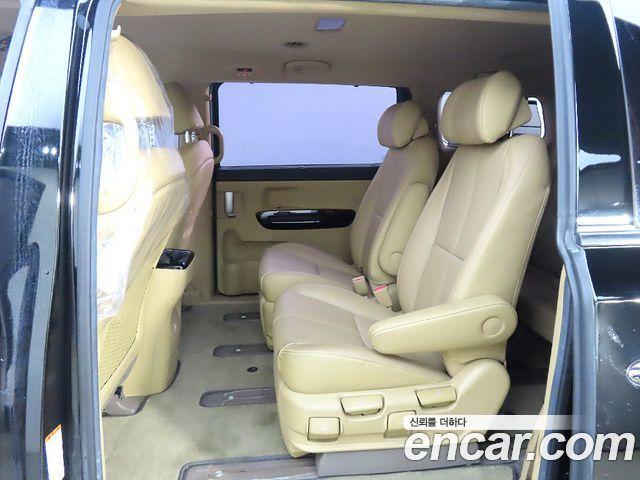 Kia Carnival 7-Seater Limousine VIP 2WD
