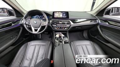 BMW 5-Series 520i Luxury 2WD