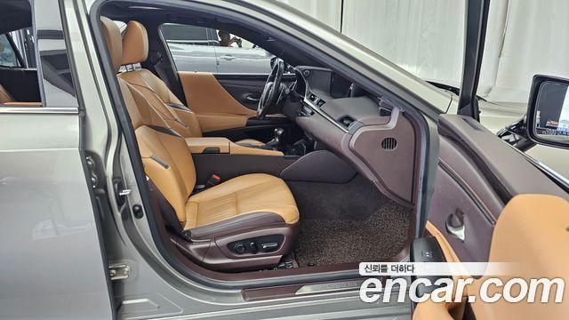 Lexus ES Luxury Plus 2WD