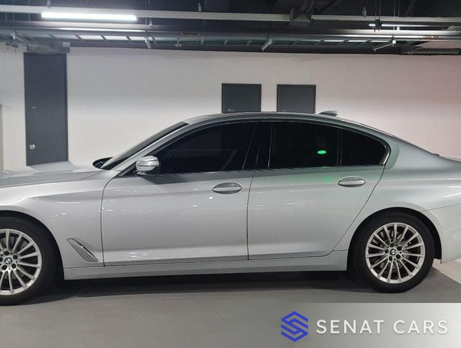 BMW 5-Series 520i Luxury 2WD