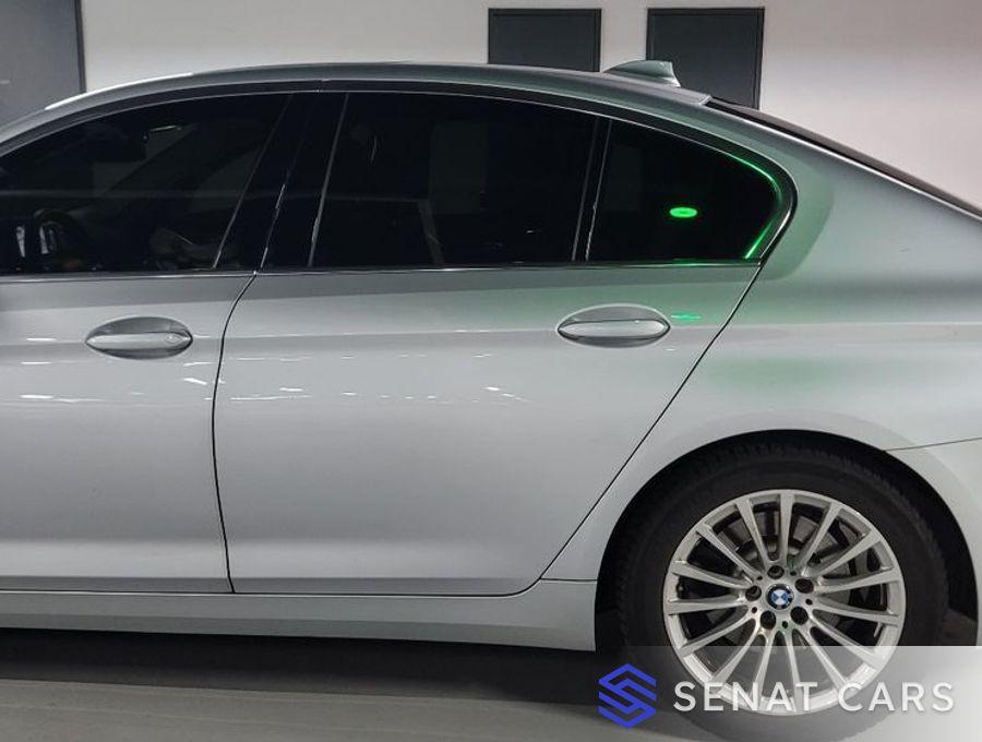 BMW 5-Series 520i Luxury 2WD