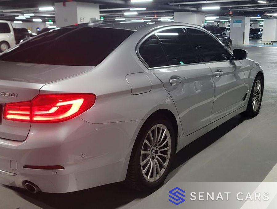 BMW 5-Series 520i Luxury 2WD