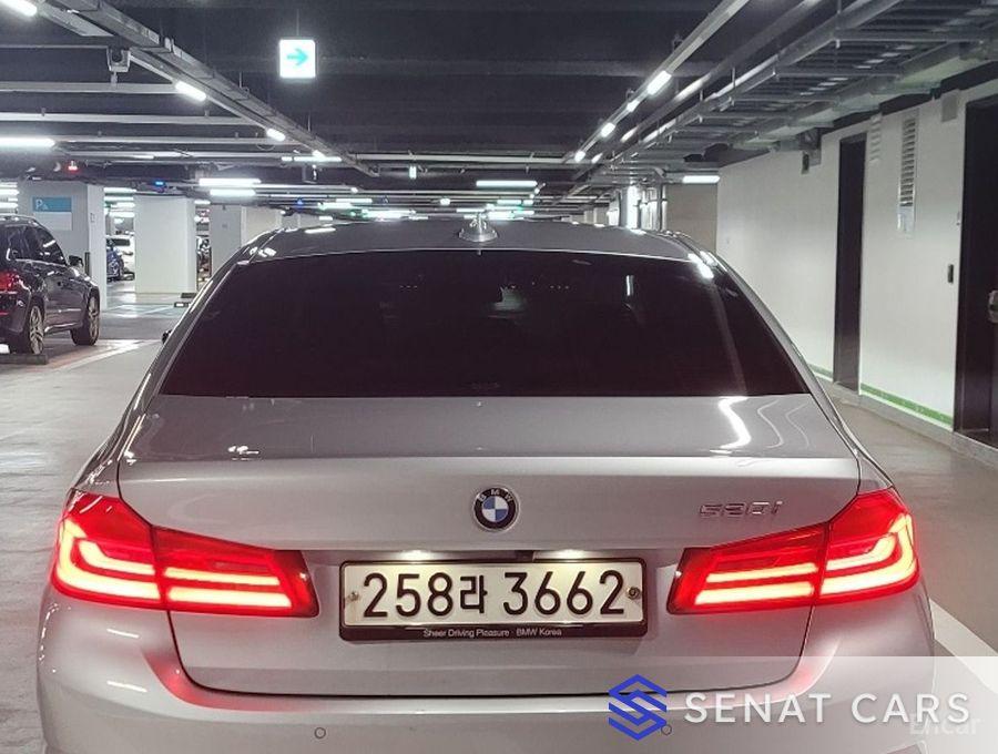 BMW 5-Series 520i Luxury 2WD