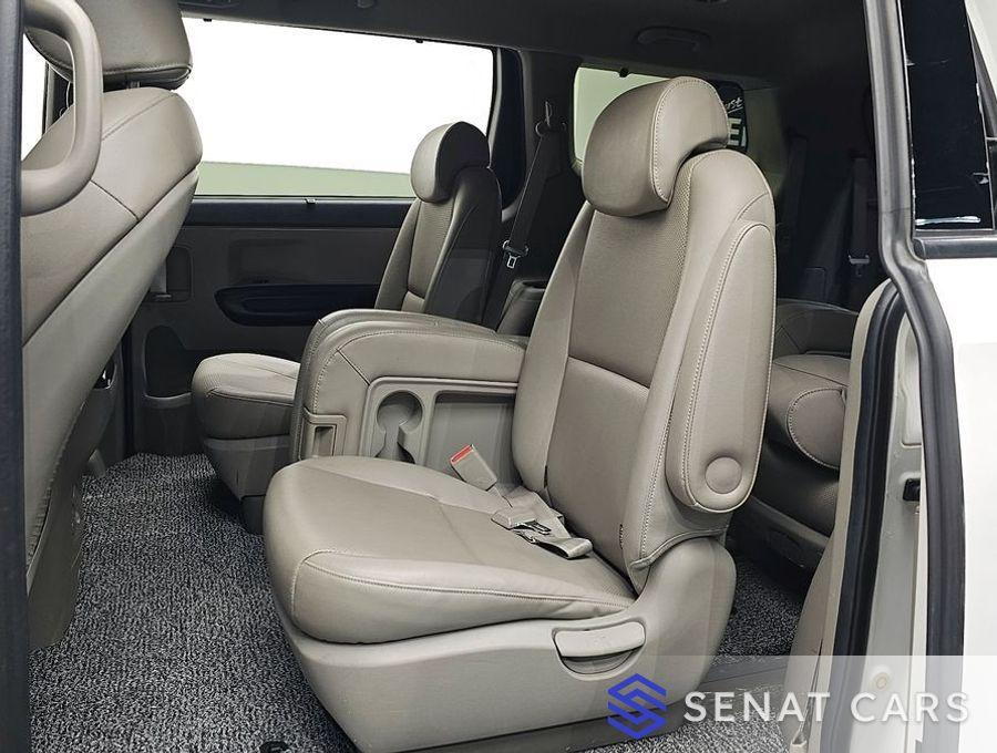 Kia Carnival 11-Seater Prestige 2WD