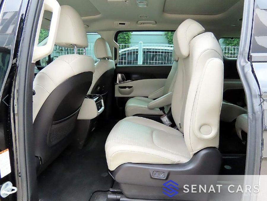 Kia Carnival 9-Seater Signature 2WD