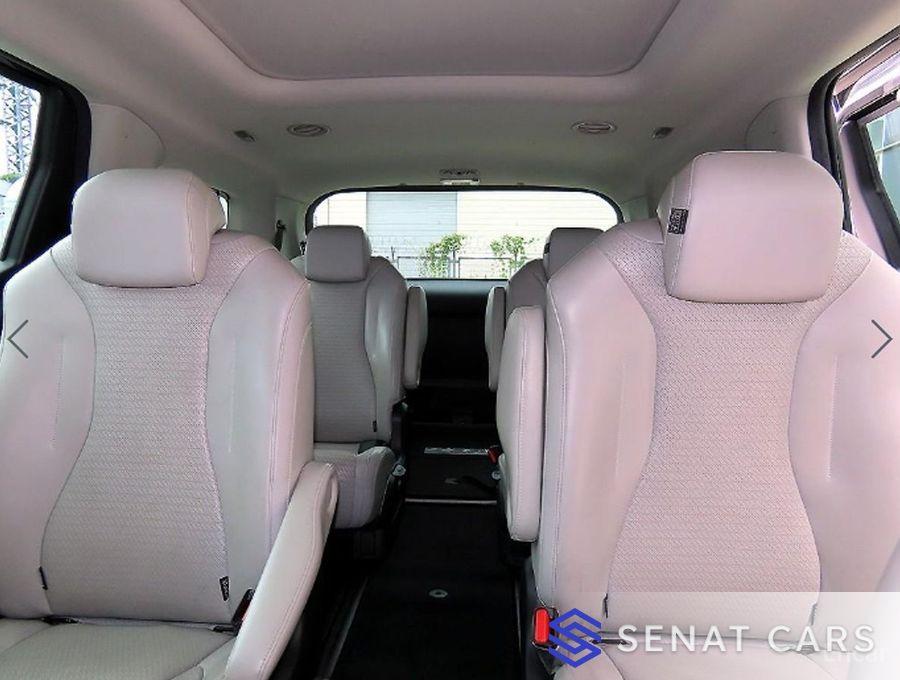 Kia Carnival 9-Seater Signature 2WD