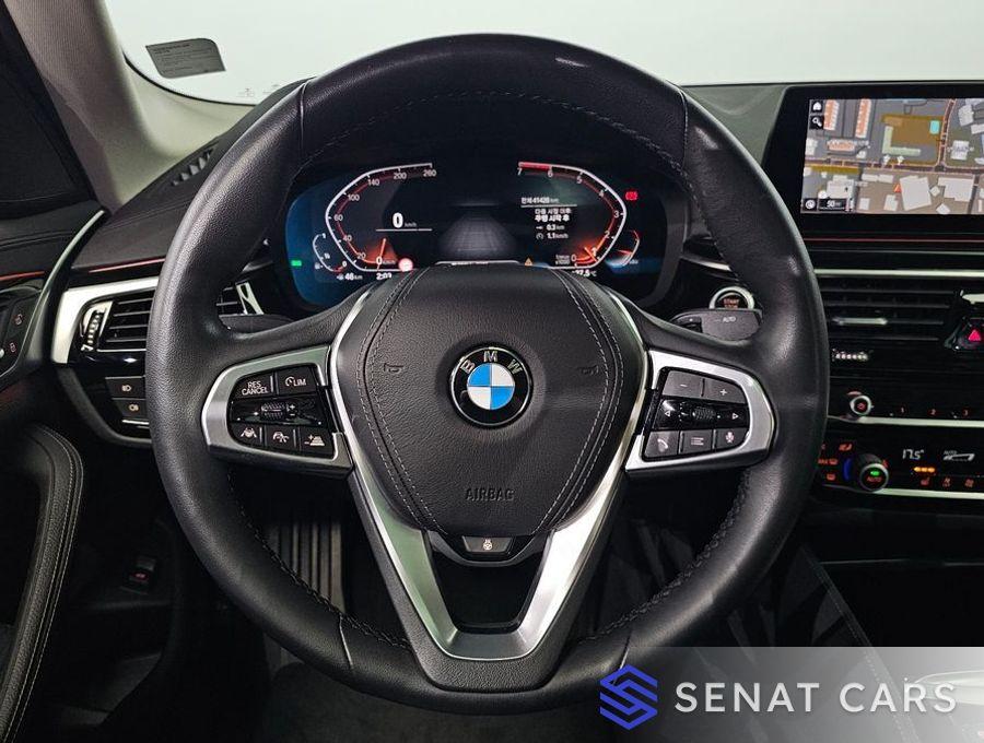 BMW 5-Series 520i Luxury 2WD