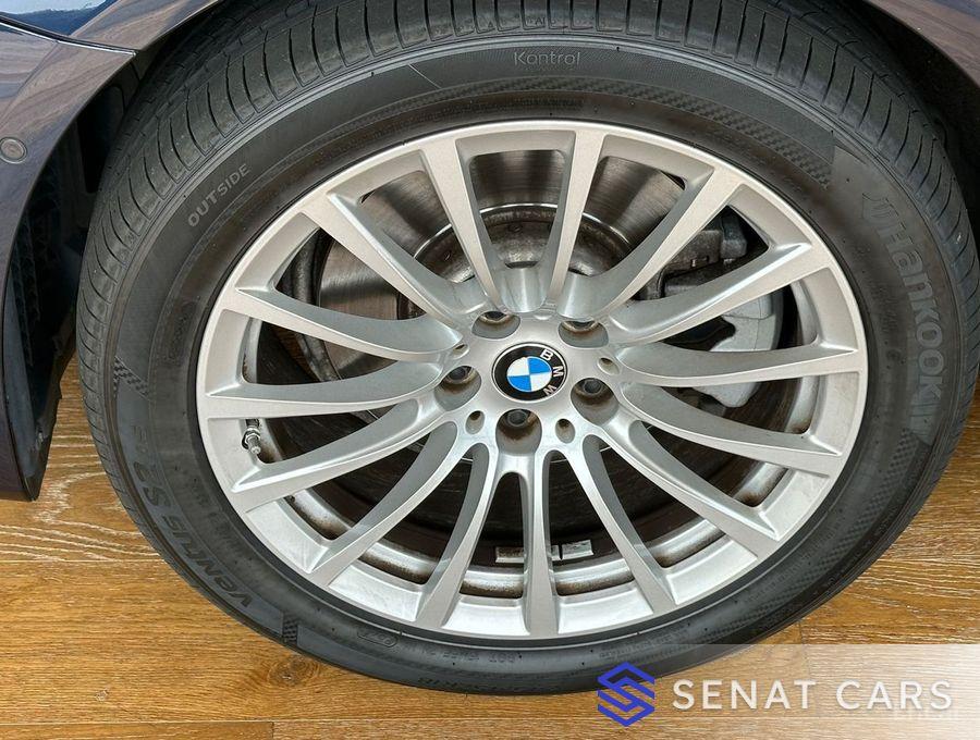 BMW 5-Series 520i Luxury 2WD