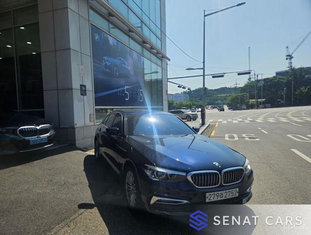 BMW 5-Series 520i Luxury 2WD