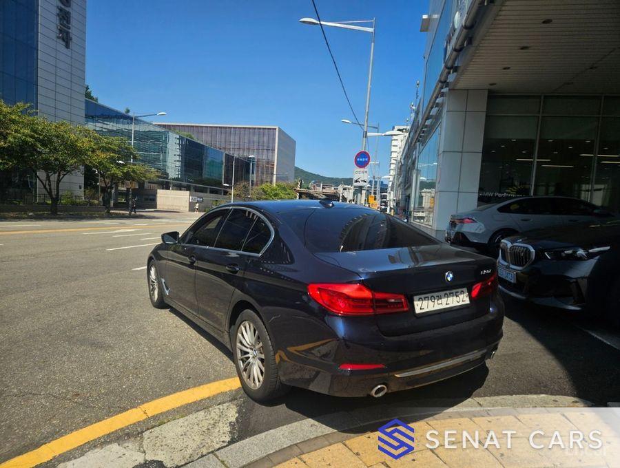 BMW 5-Series 520i Luxury 2WD