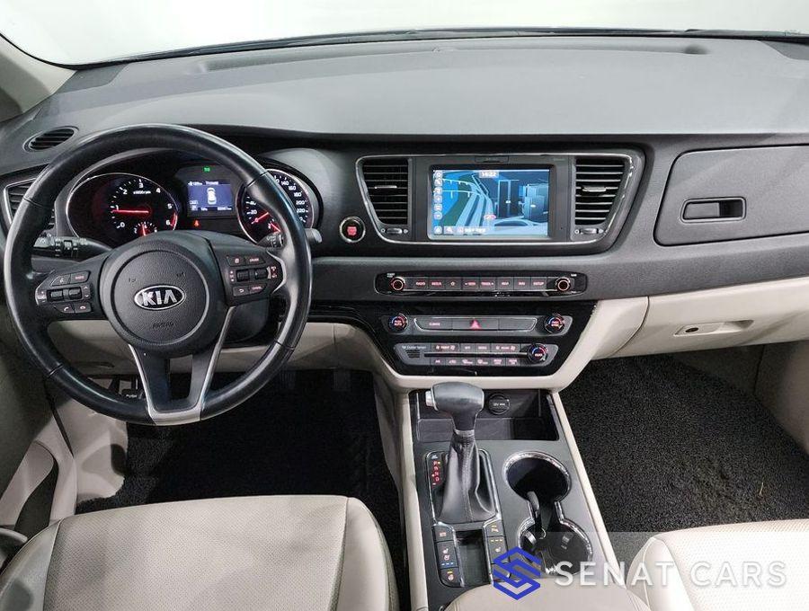 Kia Carnival 9-Seater Luxury 2WD