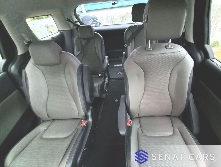 Kia Carnival 9-Seater Signature 2WD