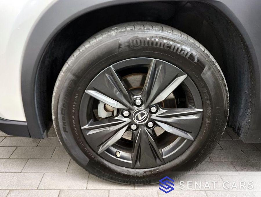 Lexus UX 2.0 2WD