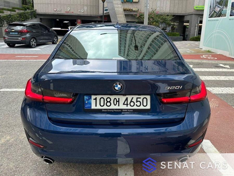 BMW 3-Series 320i 2WD