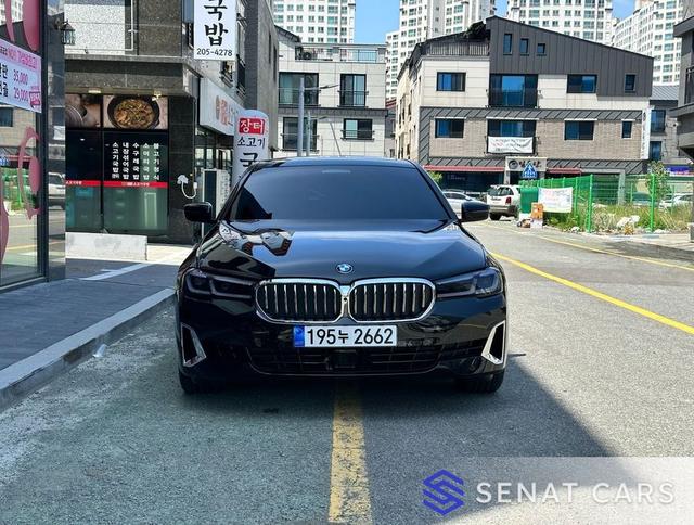 BMW 5-Series 520i Luxury 2WD