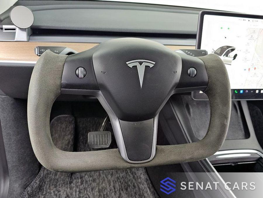 Tesla Model Y Long Range 2WD