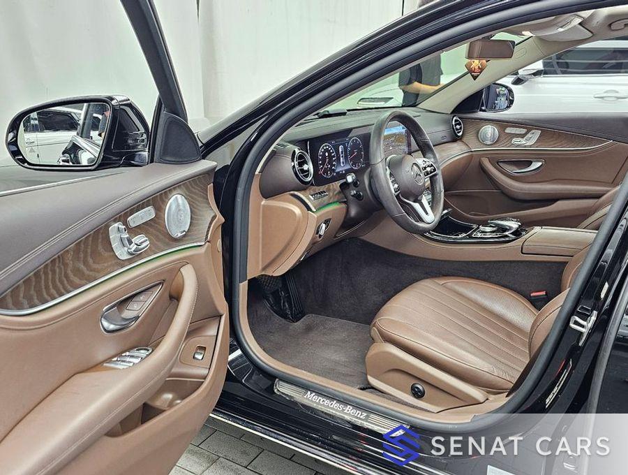 Mercedes-Benz E-Class E300 4MATIC Exclusive 4WD