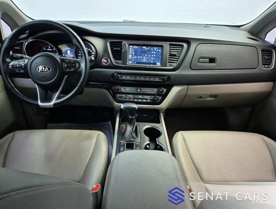 Kia Carnival 9-Seater Luxury 2WD