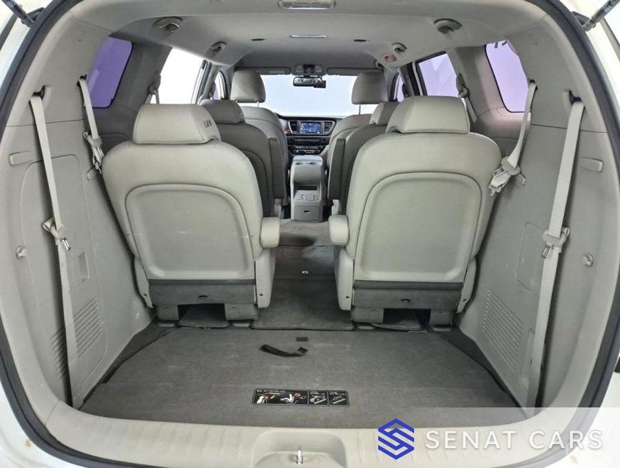 Kia Carnival 9-Seater Luxury 2WD