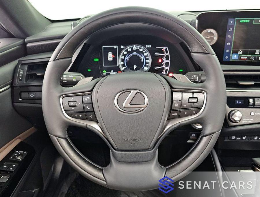 Lexus ES Luxury Plus 2WD