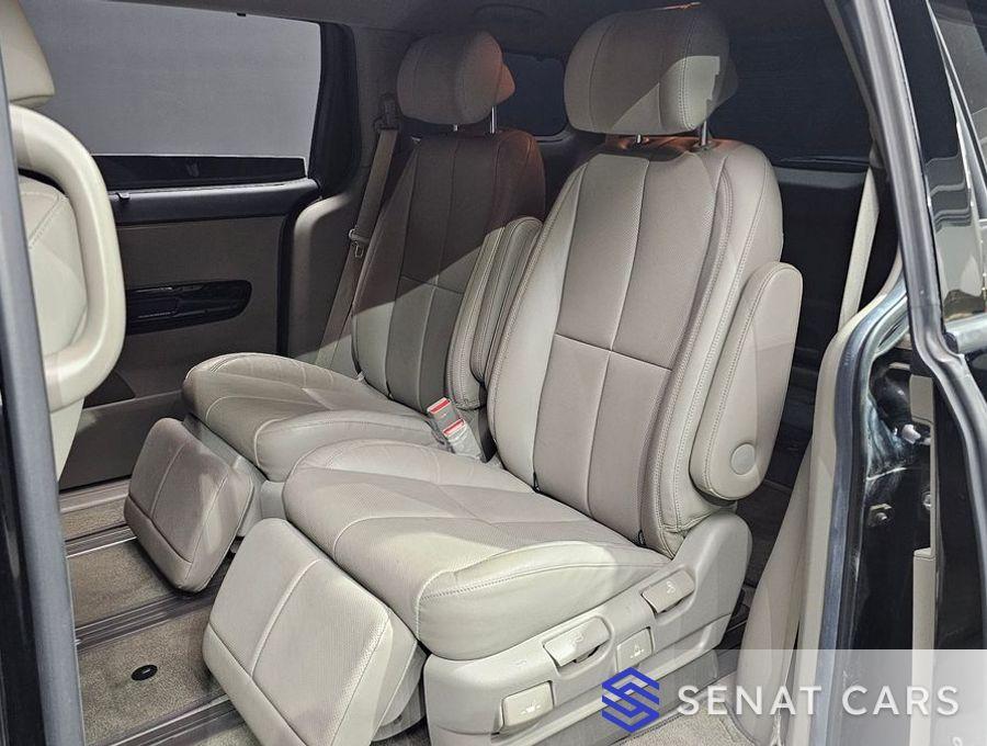 Kia Carnival 7-Seater Limousine VIP 2WD