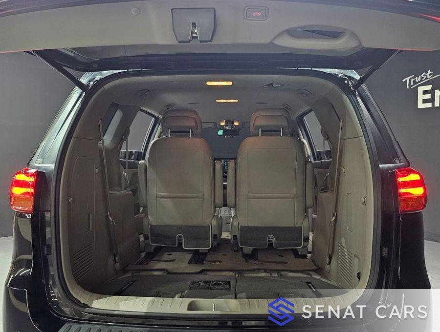 Kia Carnival 7-Seater Limousine VIP 2WD