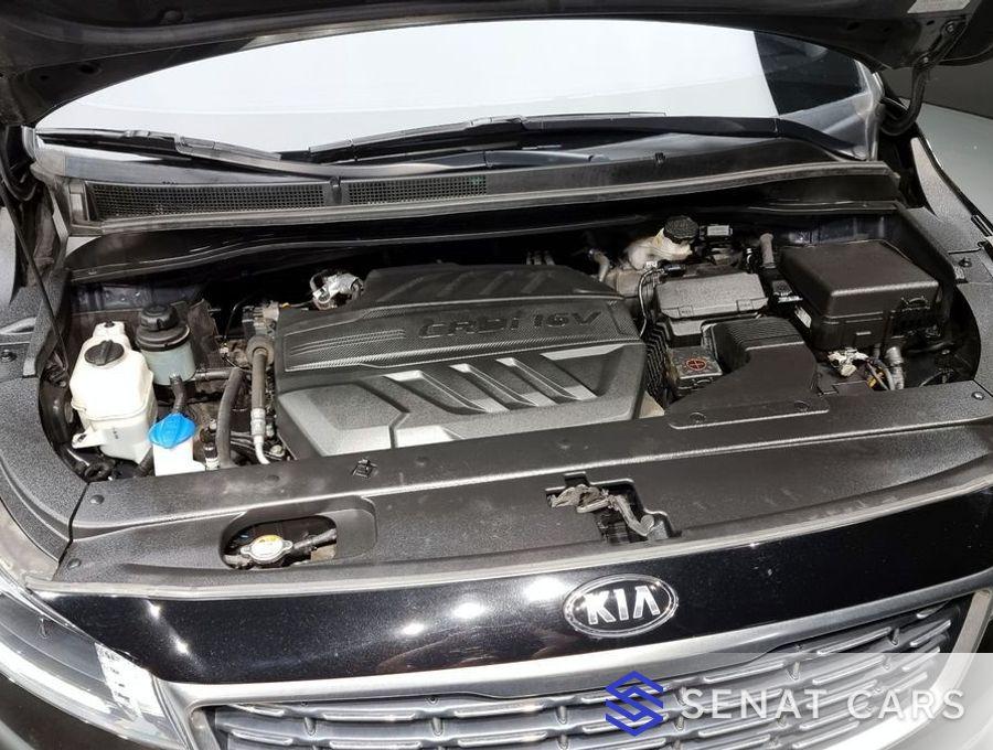 Kia Carnival 9-Seater Luxury 2WD