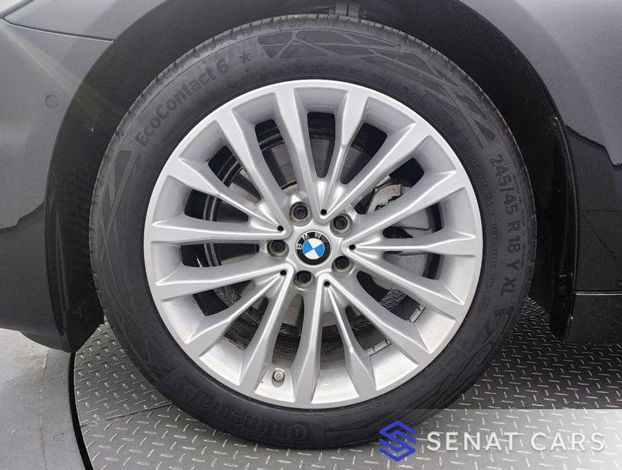 BMW 5-Series 520i Luxury 2WD