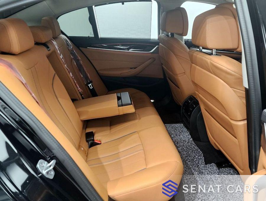 BMW 5-Series 520i Luxury 2WD