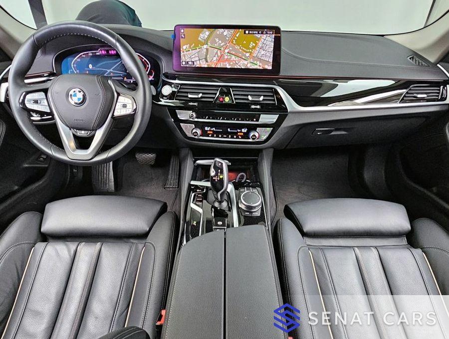 BMW 5-Series 520i Luxury 2WD