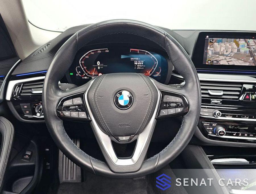 BMW 5-Series 520i Luxury 2WD