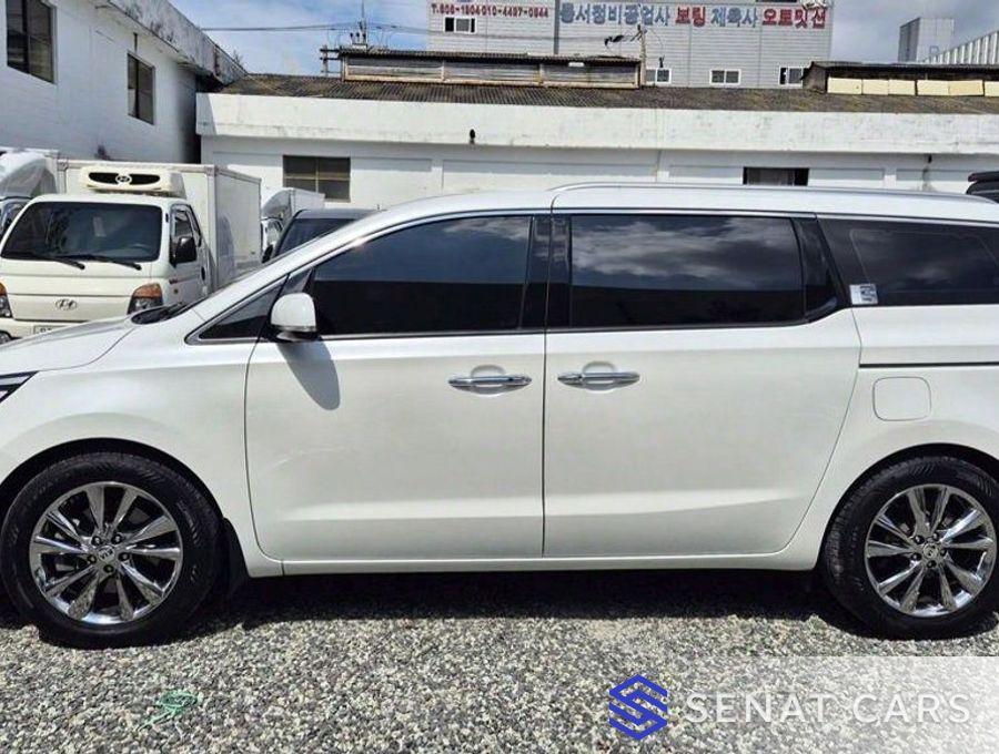 Kia Carnival 7-Seater Limousine President 2WD