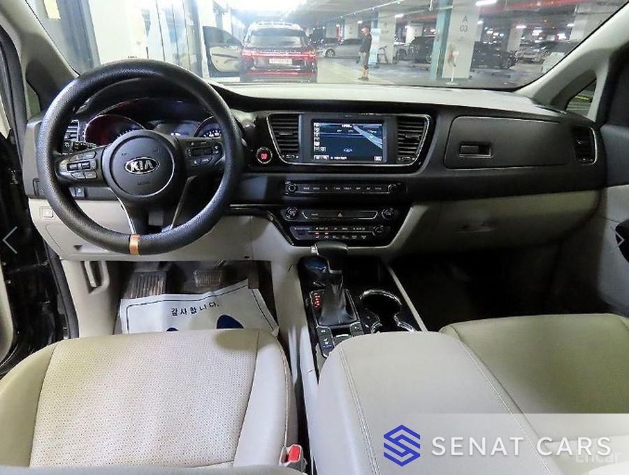 Kia Carnival 9-Seater Prstige 2WD