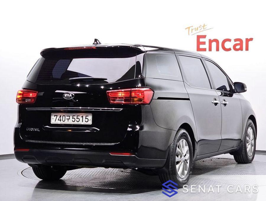 Kia Carnival 11-Seater Deluxe 2WD