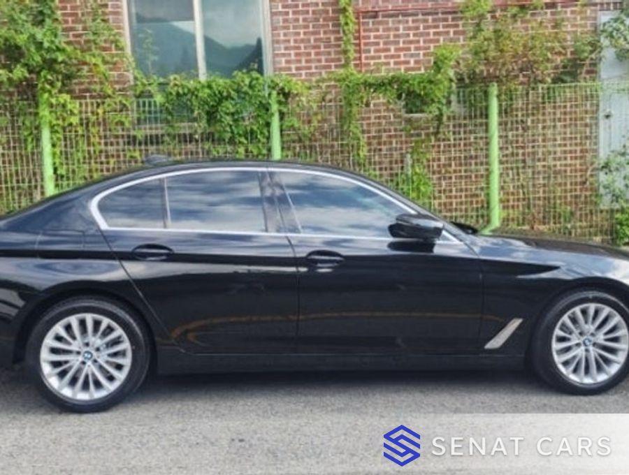 BMW 5-Series 520i Luxury 2WD