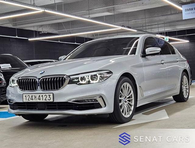 BMW 5-Series 520i Luxury 2WD