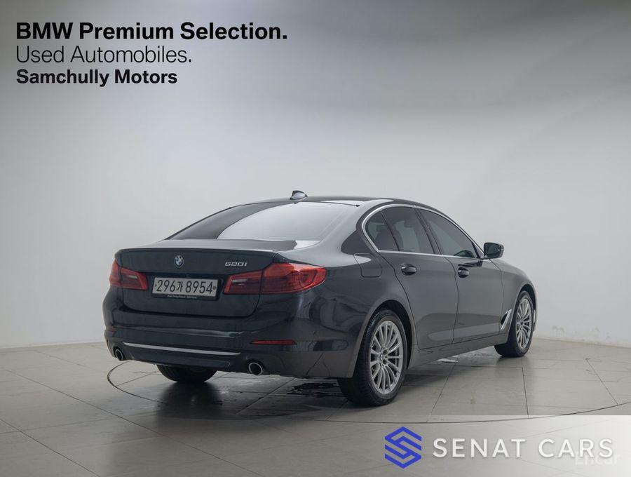 BMW 5-Series 520i Luxury 2WD