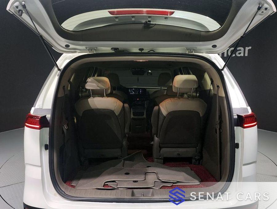 Kia Carnival 9-Seater Prestige 2WD