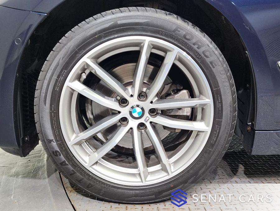 BMW 5-Series 520i Luxury 2WD