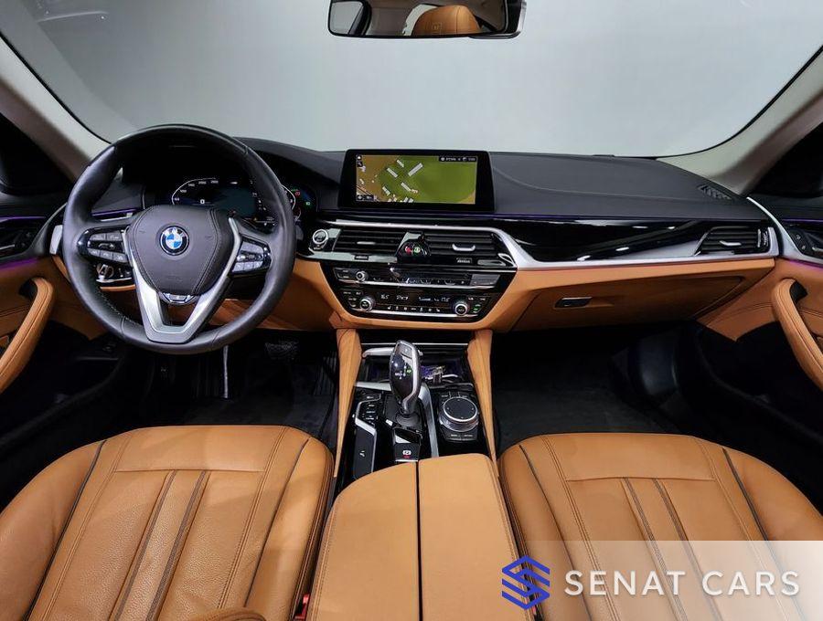 BMW 5-Series 520i Luxury 2WD