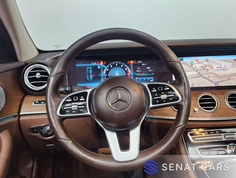 Mercedes-Benz E-Class E300 4MATIC Exclusive 4WD