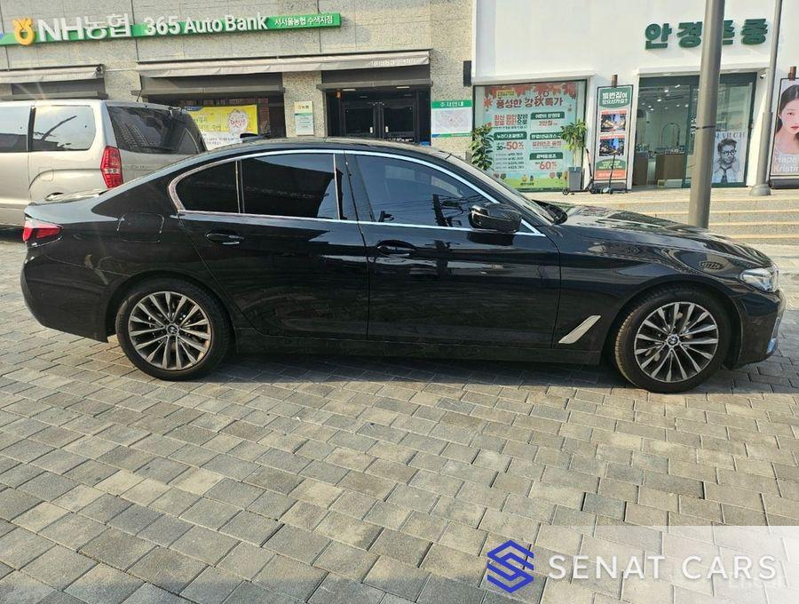 BMW 5-Series 520i Luxury 2WD