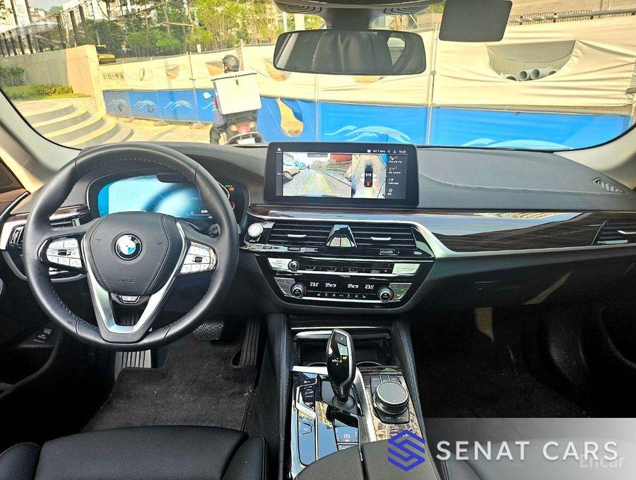 BMW 5-Series 520i Luxury 2WD