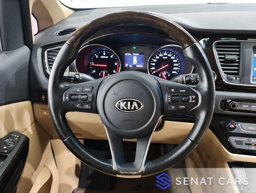 Kia Carnival 9-Seater Noblesse Special 2WD