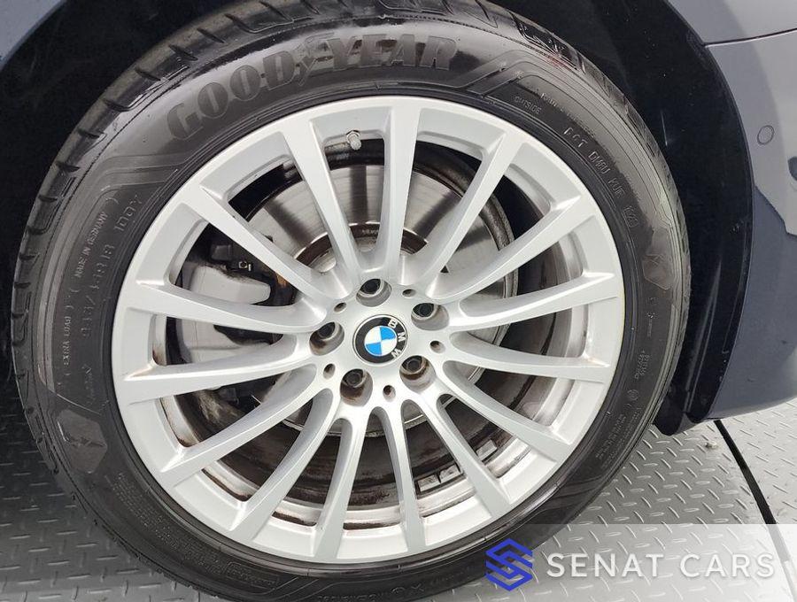 BMW 5-Series 520i Luxury 2WD