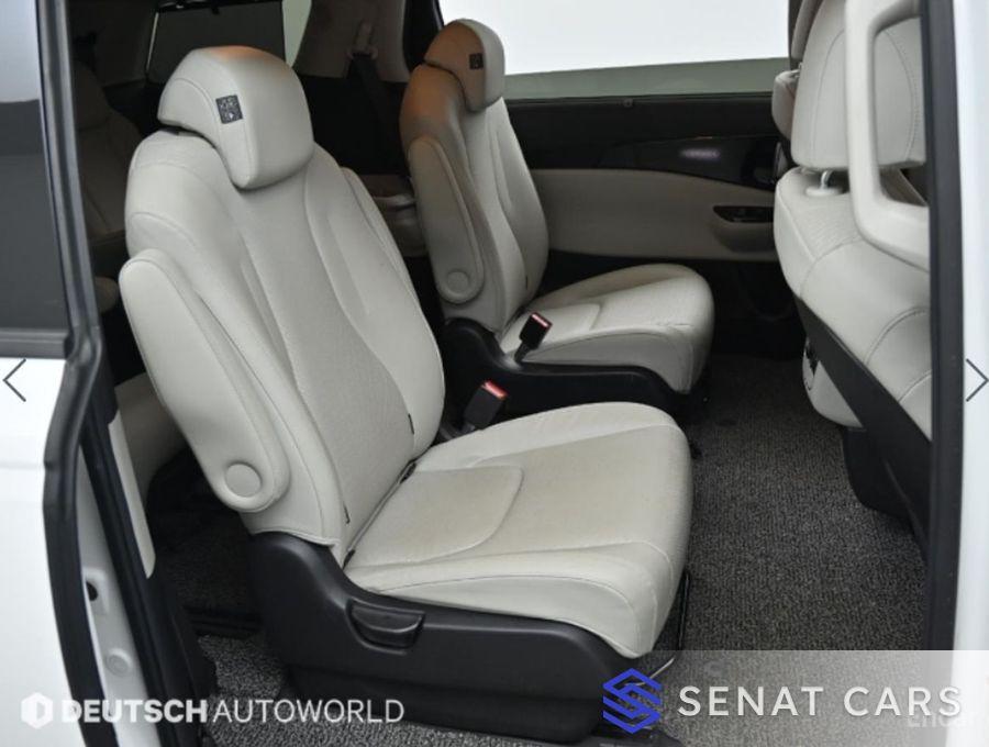 Kia Carnival 9-Seater Signature 2WD