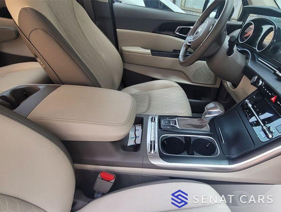 Kia Carnival 9-Seater Prestige 2WD