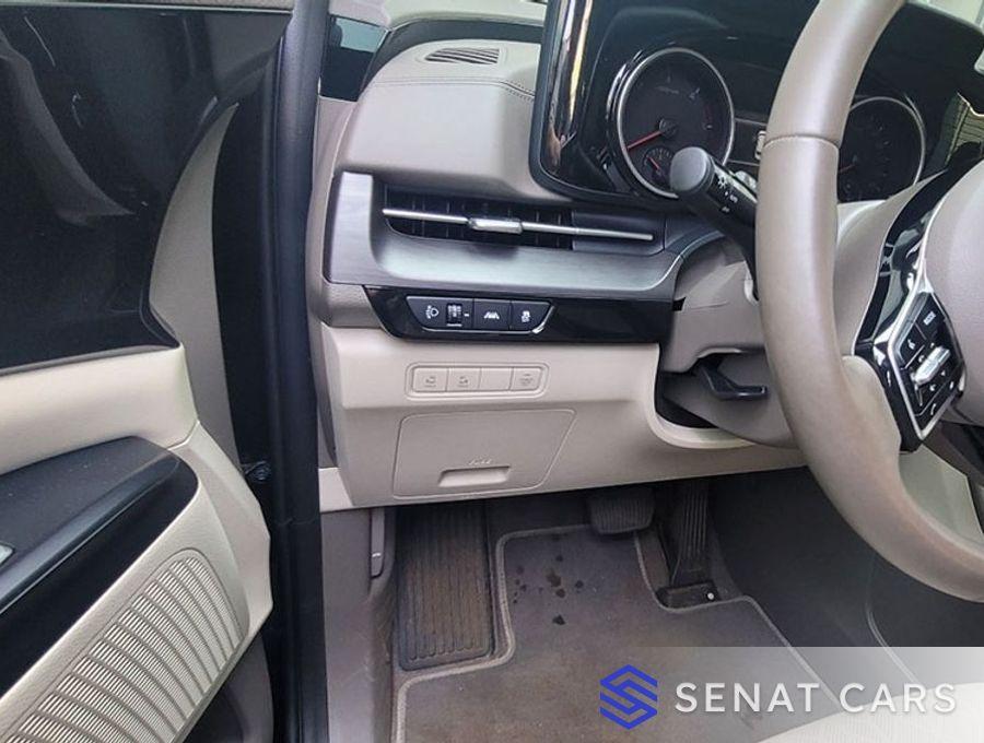 Kia Carnival 9-Seater Prestige 2WD