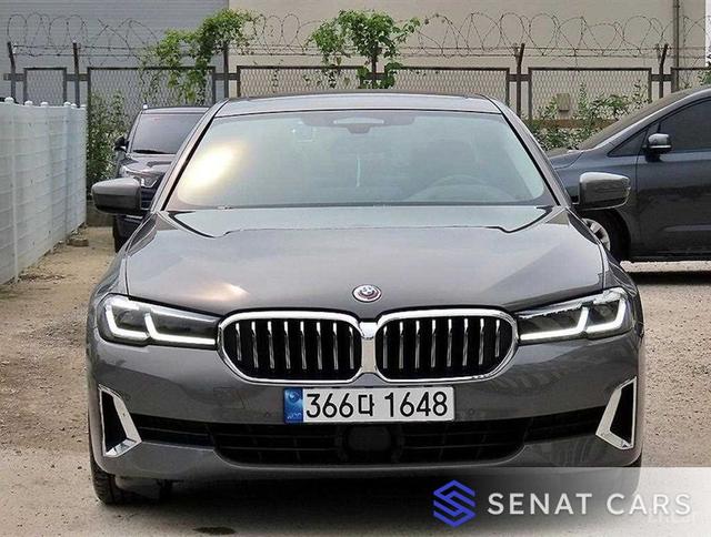 BMW 5-Series 520i Luxury 2WD