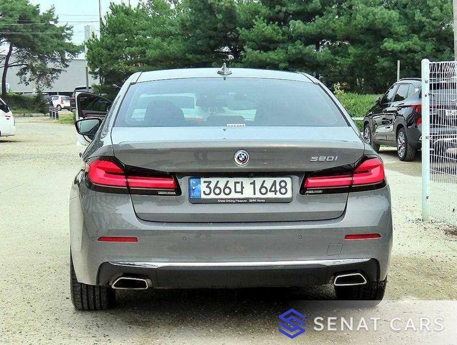 BMW 5-Series 520i Luxury 2WD